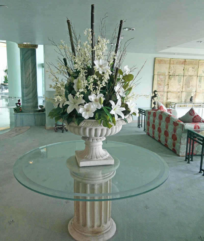 Large Apartment Foyer with large spectacular plants to match... image 7