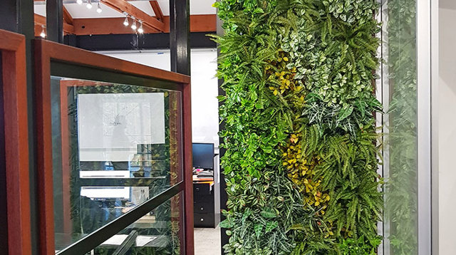 Green-Wall for modern open-plan office...