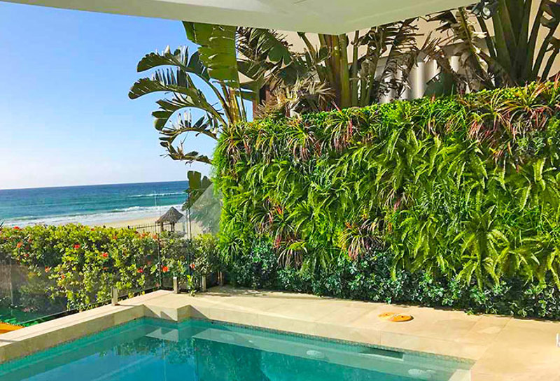 Artificial Green Wall sets off ocean-front luxury life...