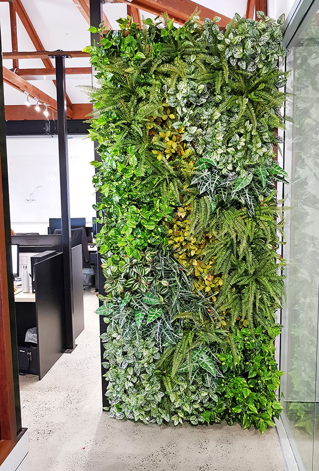 Artificial Green Wall for modern open-plan office...