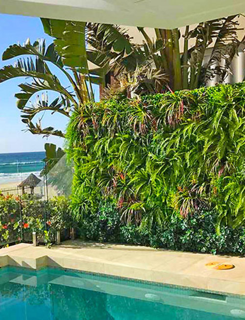 Artificial Green Wall sets off ocean-front luxury life...
