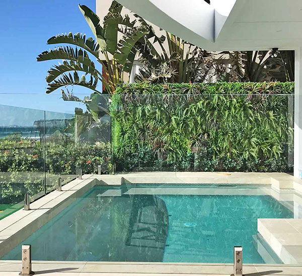 Artificial Green Wall sets off ocean-front luxury life...