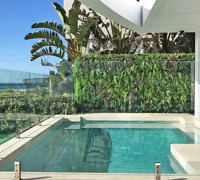 Artificial Green Wall sets off ocean-front luxury life...