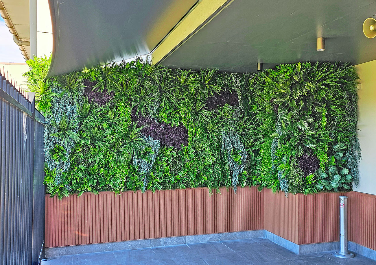 outdoor green-wall in Club DOSA